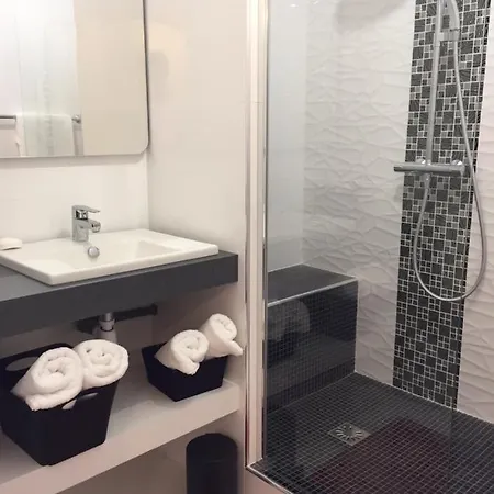 Coeur Grand 3 Pieces Avec Parking דירה *