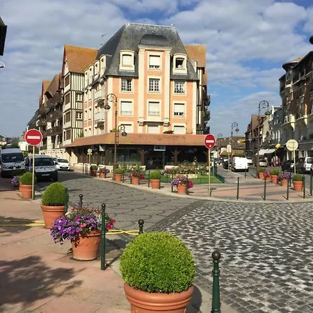 Coeur Grand 3 Pièces Avec Parking Appartamento *