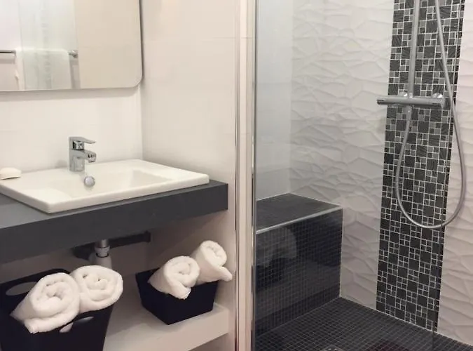 Coeur Grand 3 Pieces Avec Parking דירה *